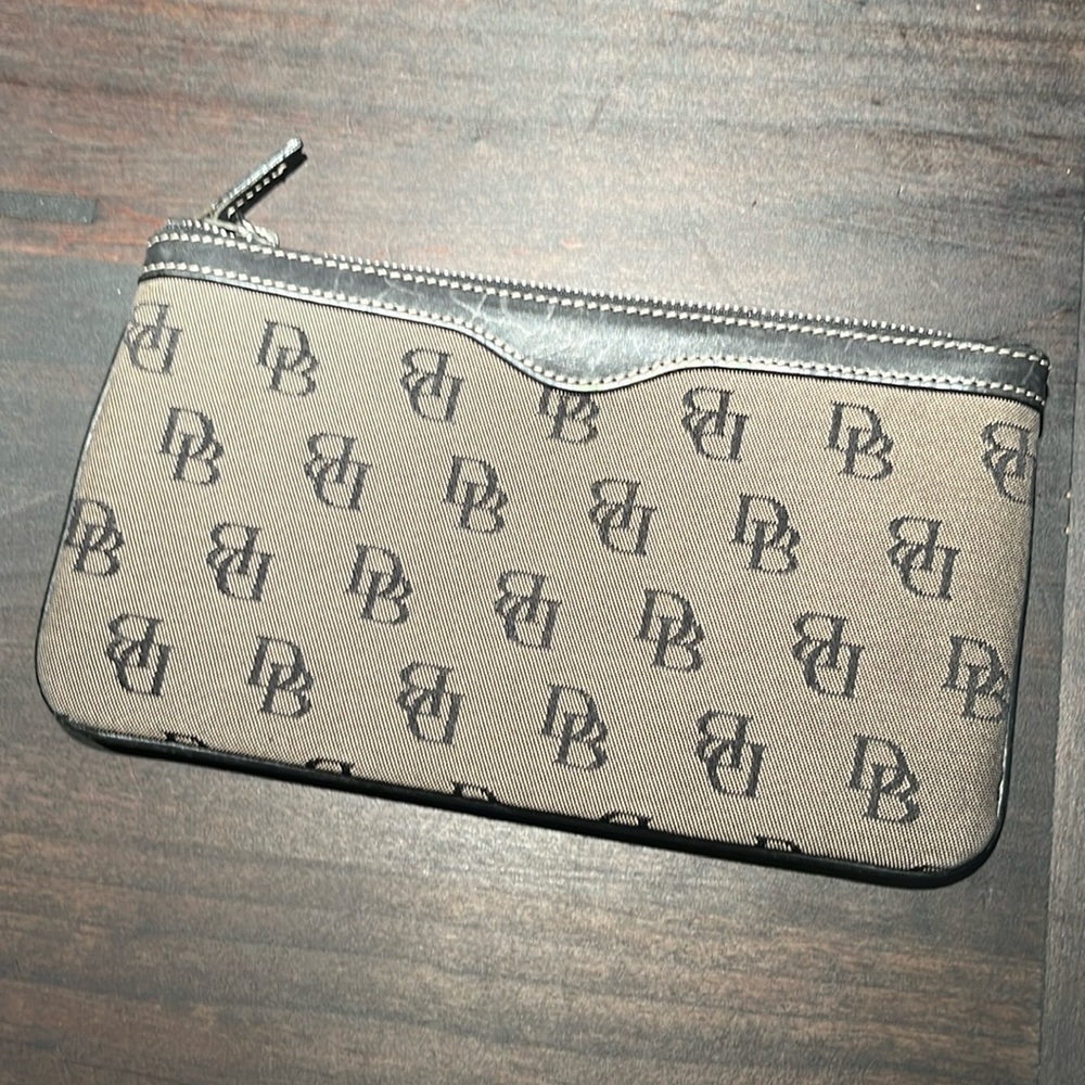 Dooney and Bourke make up bag